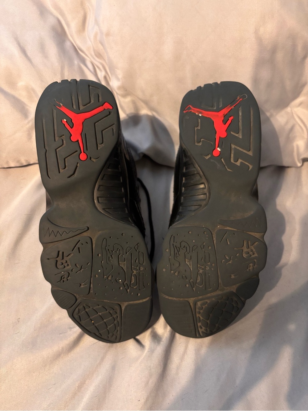 Jordan Black Retro High-Top Sneakers with Red Jumpman - Picture 5 of 13